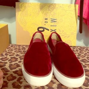 Mix 6 velvet sneakers